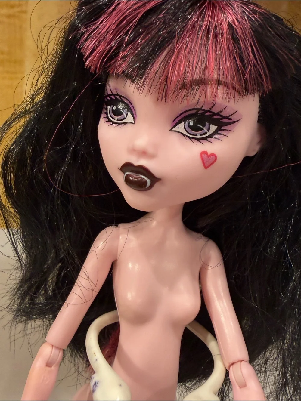Vintage Monster High Draculaura doll with black hair pink 2008